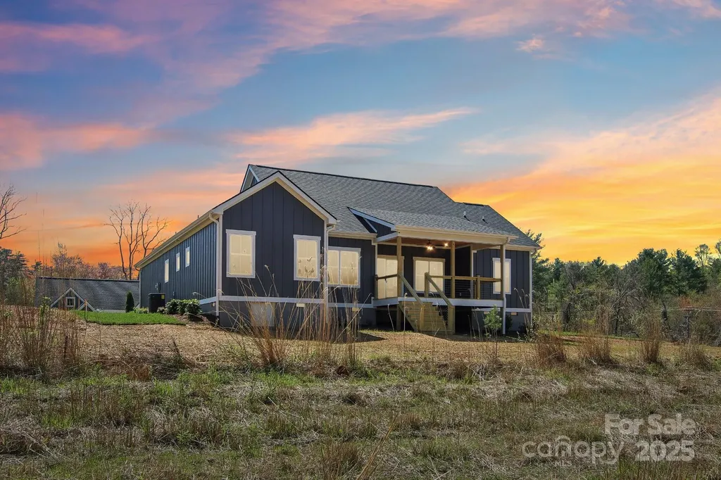 35 Haywood Park Drive Hendersonville NC 28791