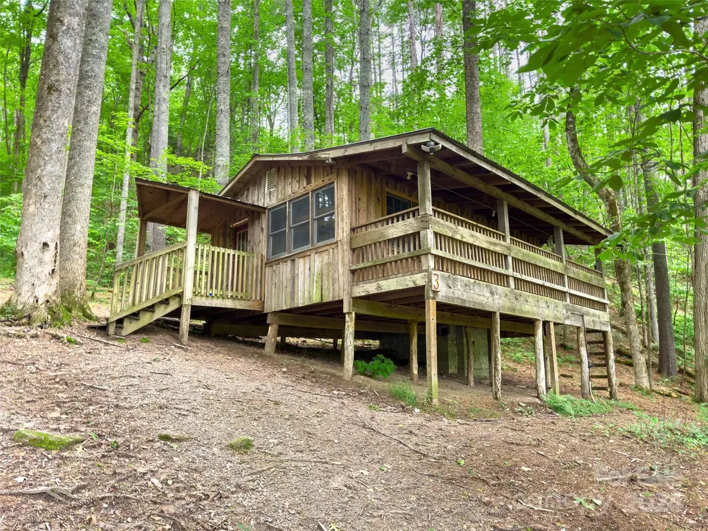 500 Winding Gap Road Lake Toxaway NC 28487