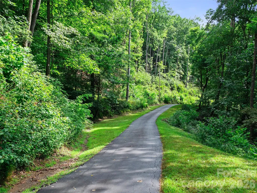 000 Falling Water Drive Burnsville NC 28714
