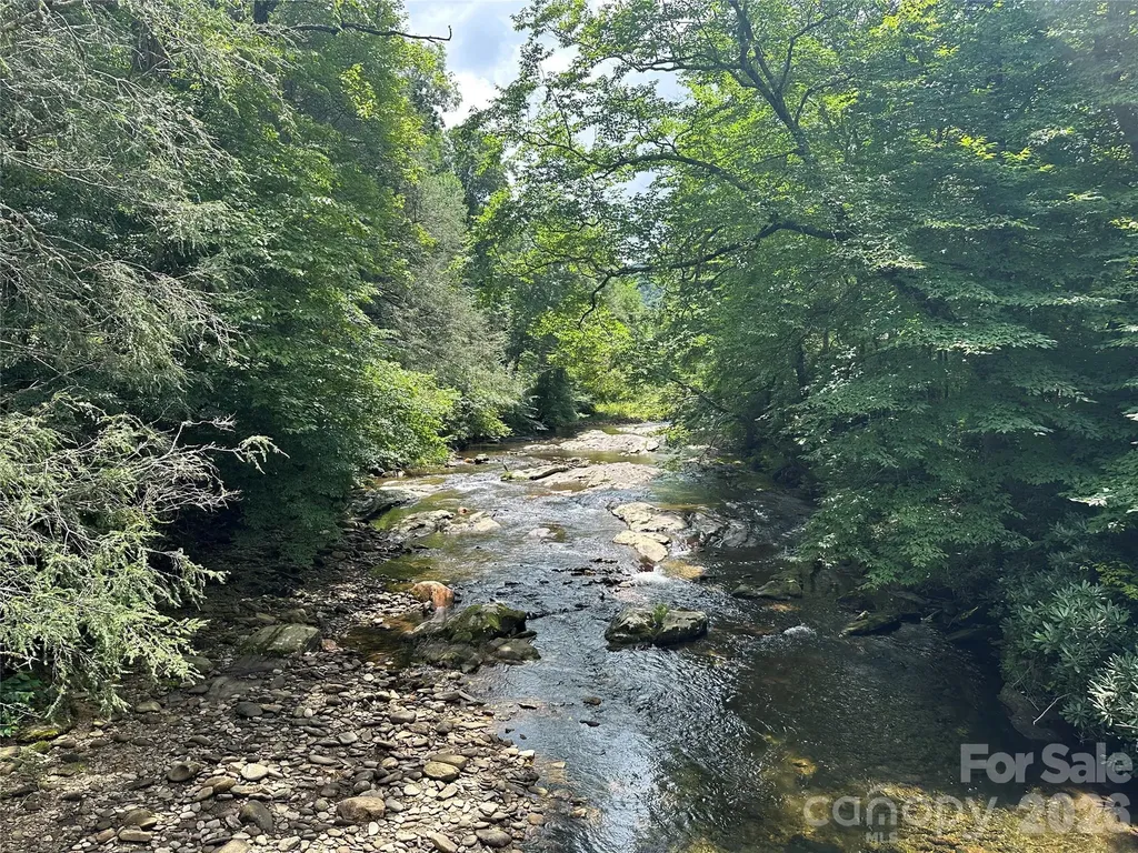 000 Falling Water Drive Burnsville NC 28714