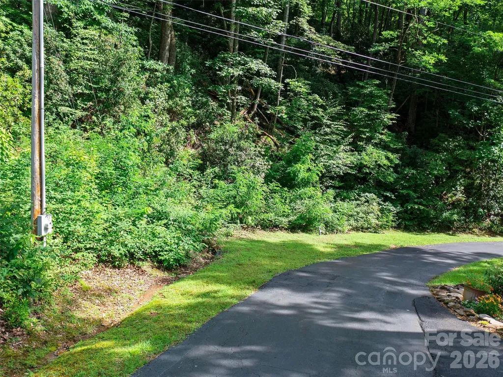 000 Falling Water Drive Burnsville NC 28714