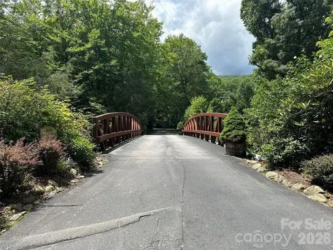 000 Falling Water Drive Burnsville NC 28714