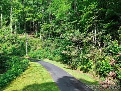 000 Falling Water Drive Burnsville NC 28714
