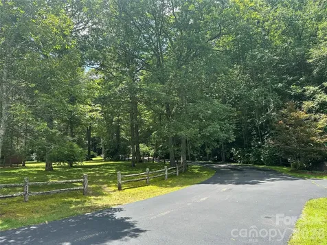 000 Falling Water Drive Burnsville NC 28714