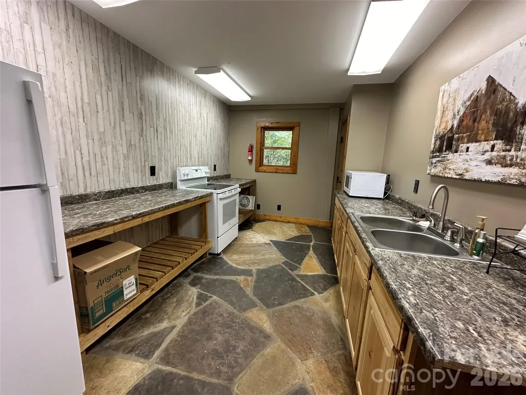 67 Peppervine Circle Rosman NC 28772