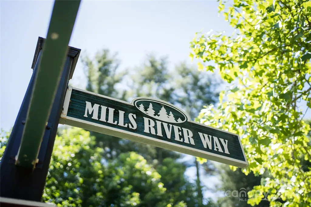 1018 Mills River Way Horse Shoe NC 28742
