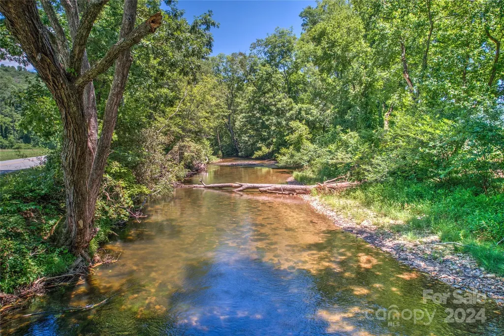 567 Shining Rock Path Horse Shoe NC 28742