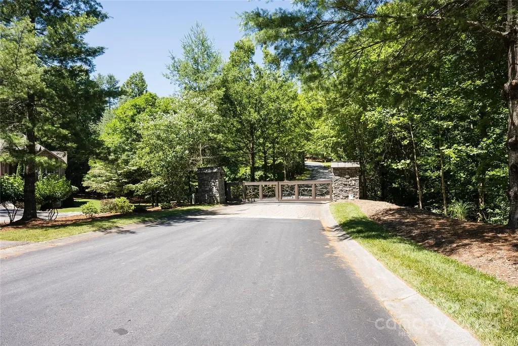 567 Shining Rock Path Horse Shoe NC 28742