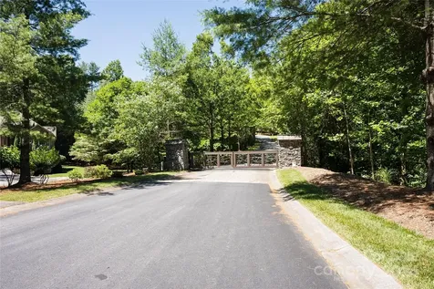 567 Shining Rock Path Horse Shoe NC 28742