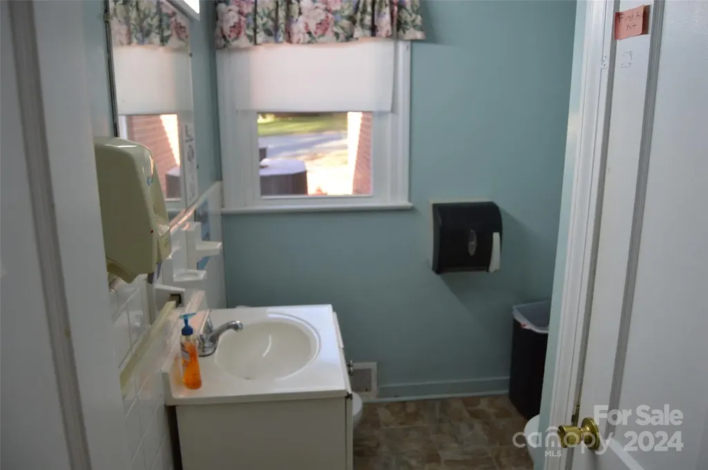 437 Hillcrest Road Statesville NC 28677