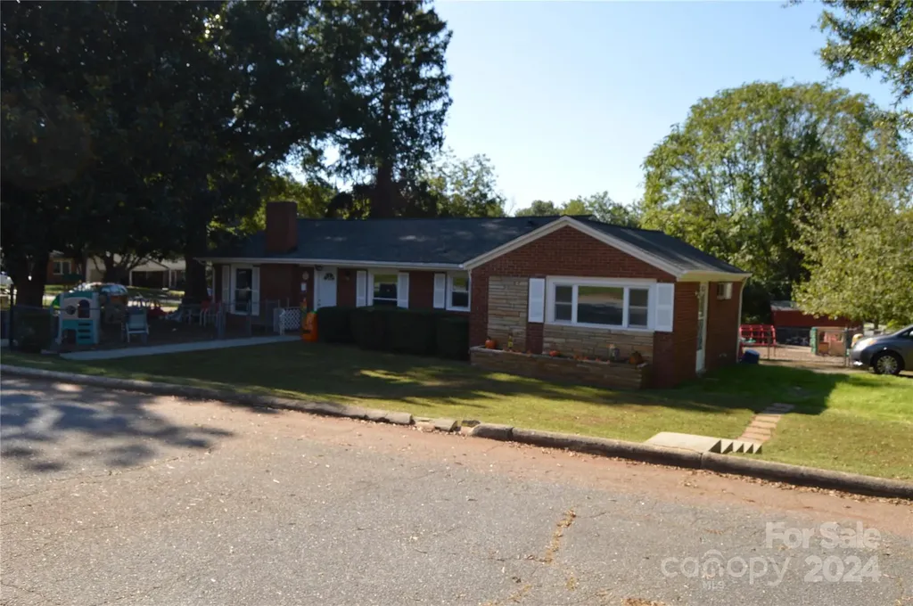 437 Hillcrest Road Statesville NC 28677