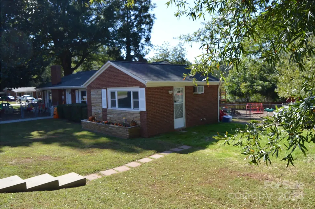437 Hillcrest Road Statesville NC 28677