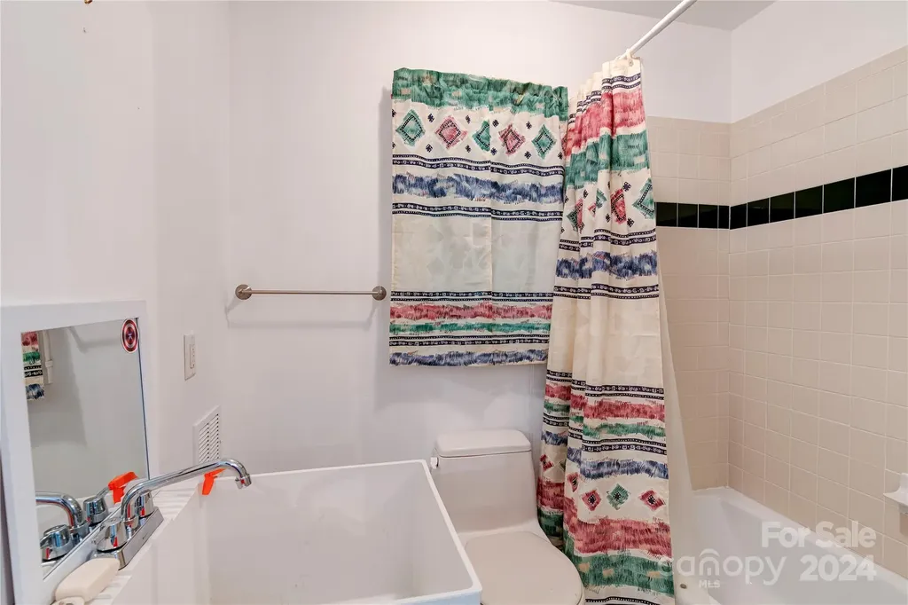 6 Majestic Trace Hendersonville NC 28739