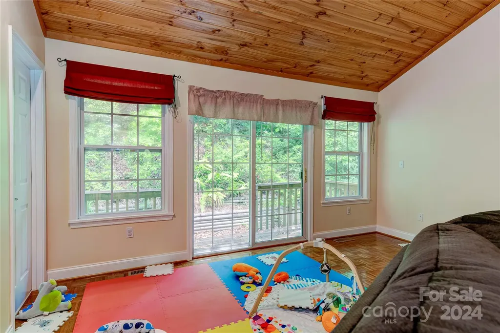 6 Majestic Trace Hendersonville NC 28739