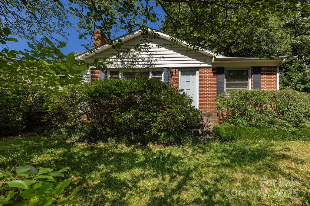 2001 Mcdonald Drive Charlotte NC 28216