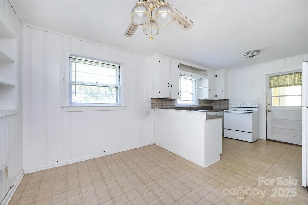 2001 Mcdonald Drive Charlotte NC 28216