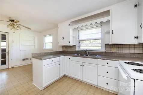 2001 Mcdonald Drive Charlotte NC 28216