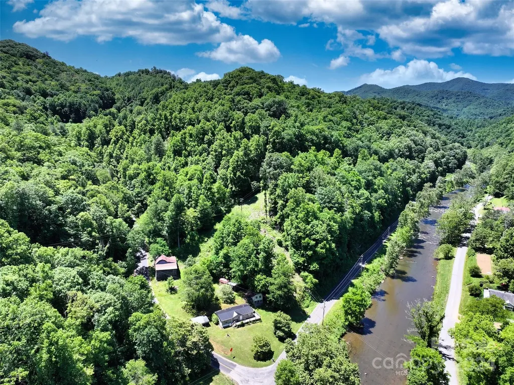 3065 Piney Hill Road Burnsville NC 28714