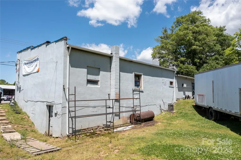 15 N Carolina Avenue Maiden NC 28650