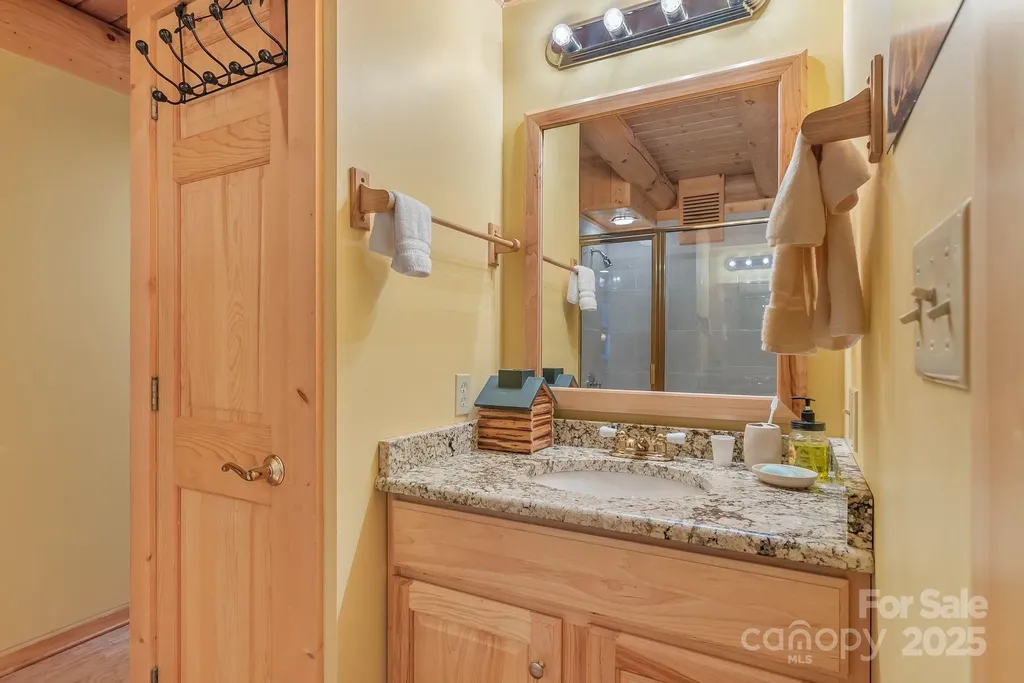 90 Forest Ridge Road Burnsville NC 28714