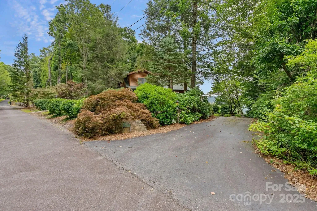 90 Forest Ridge Road Burnsville NC 28714