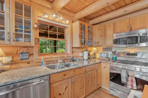 90 Forest Ridge Road Burnsville NC 28714