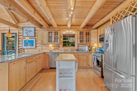 90 Forest Ridge Road Burnsville NC 28714