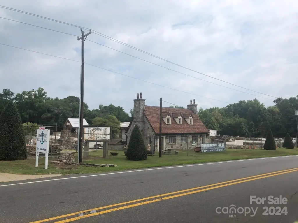 715 Oakridge Farm Highway Mooresville NC 28115