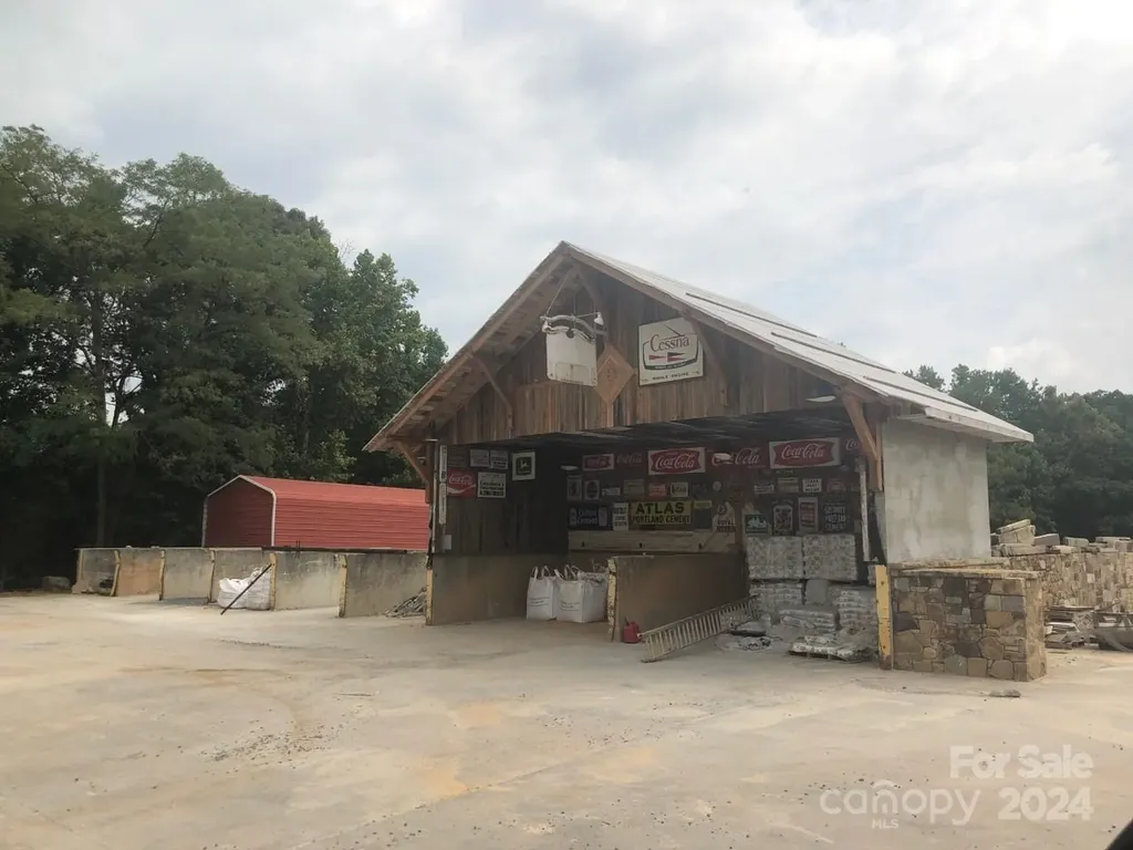 715 Oakridge Farm Highway Mooresville NC 28115