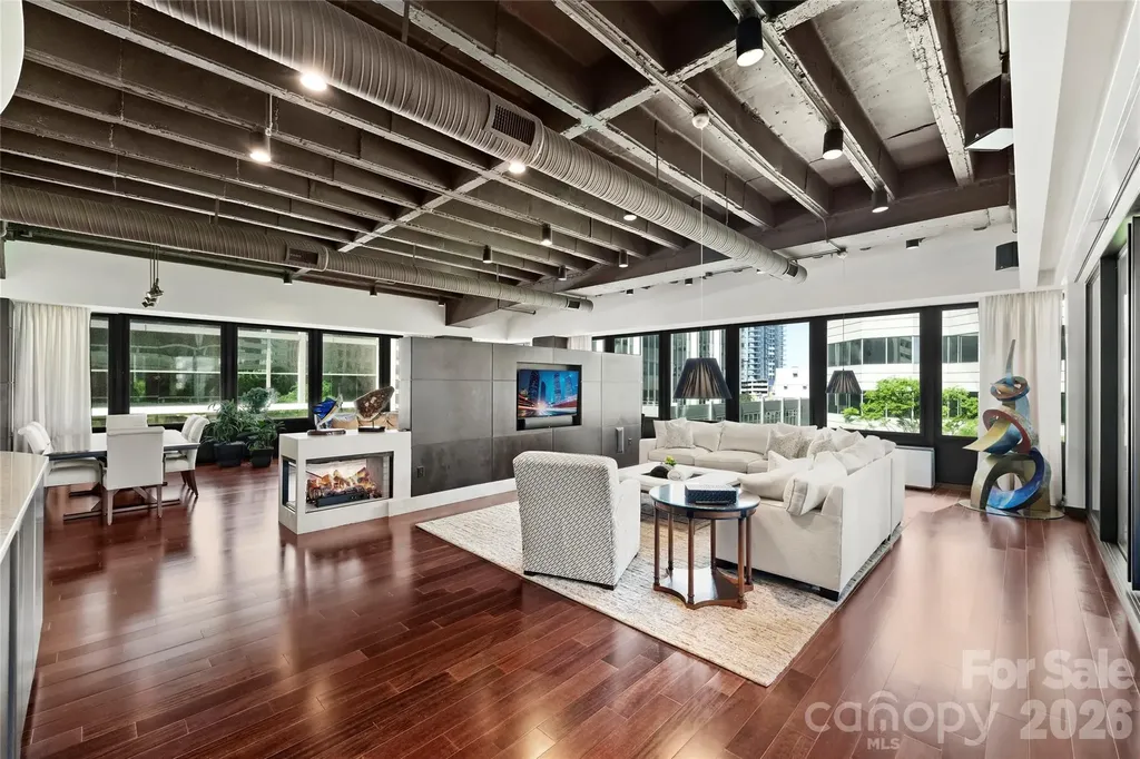 139 S Tryon Street Charlotte NC 28202