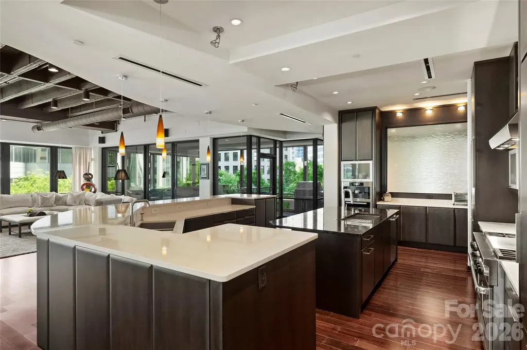 139 S Tryon Street Charlotte NC 28202