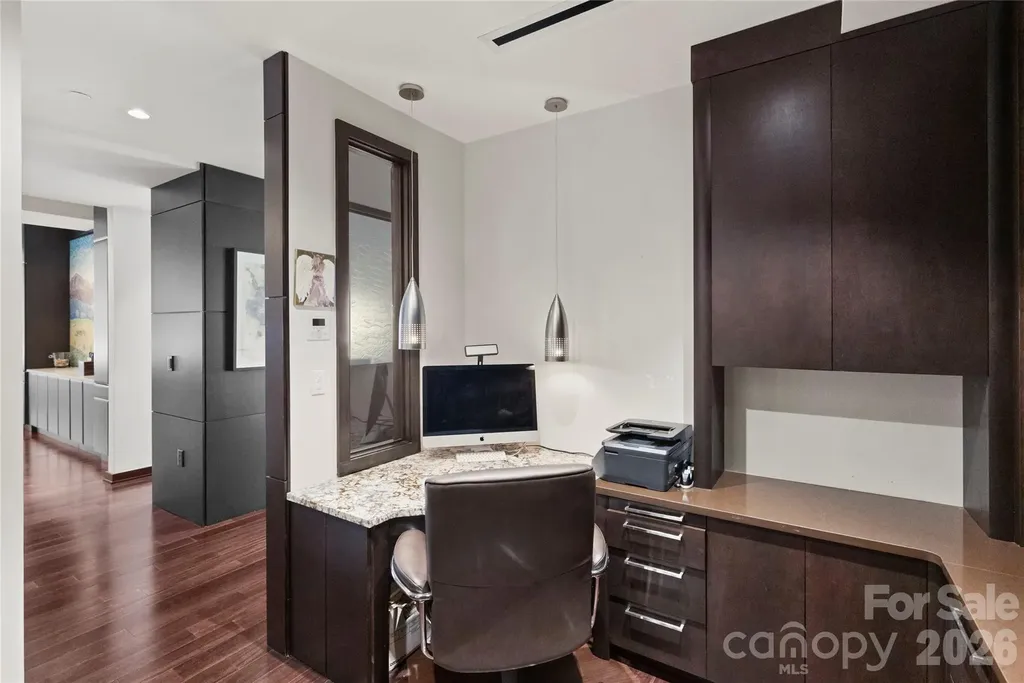 139 S Tryon Street Charlotte NC 28202