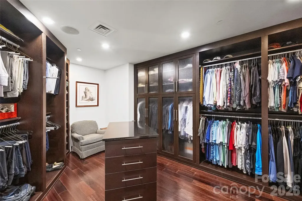 139 S Tryon Street Charlotte NC 28202