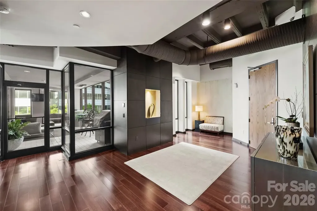 139 S Tryon Street Charlotte NC 28202