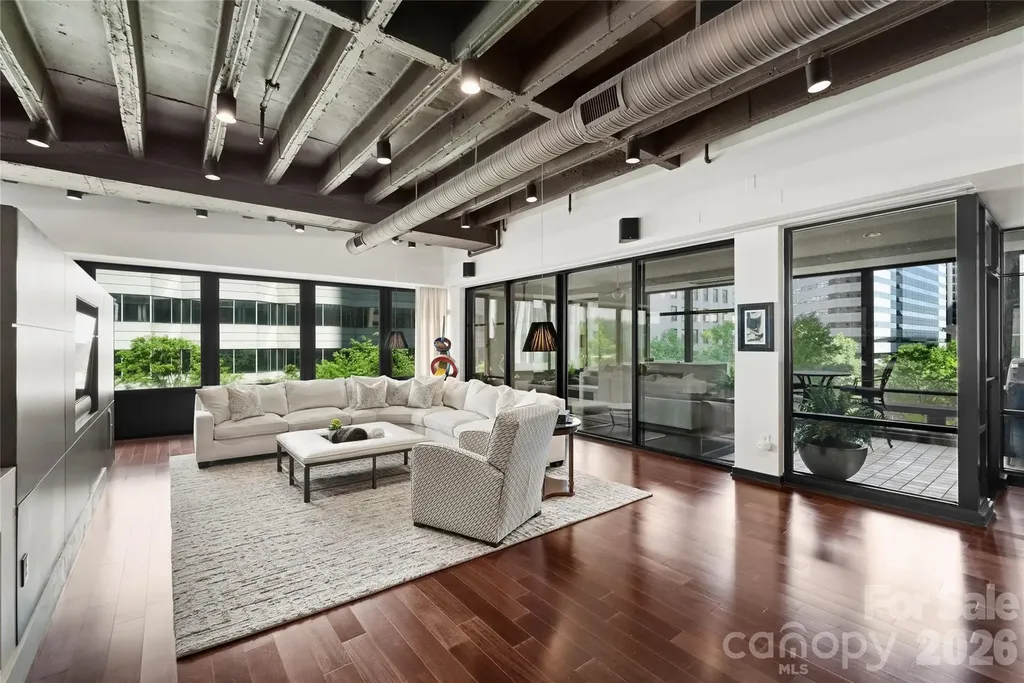 139 S Tryon Street Charlotte NC 28202