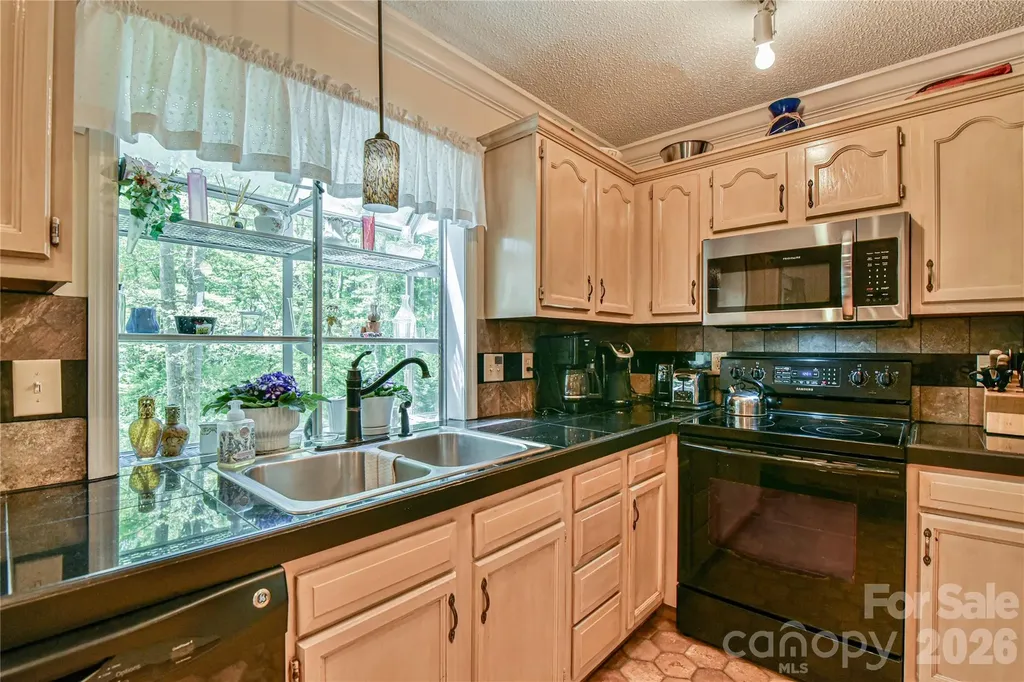 145 Fox Glen Drive Arden NC 28704