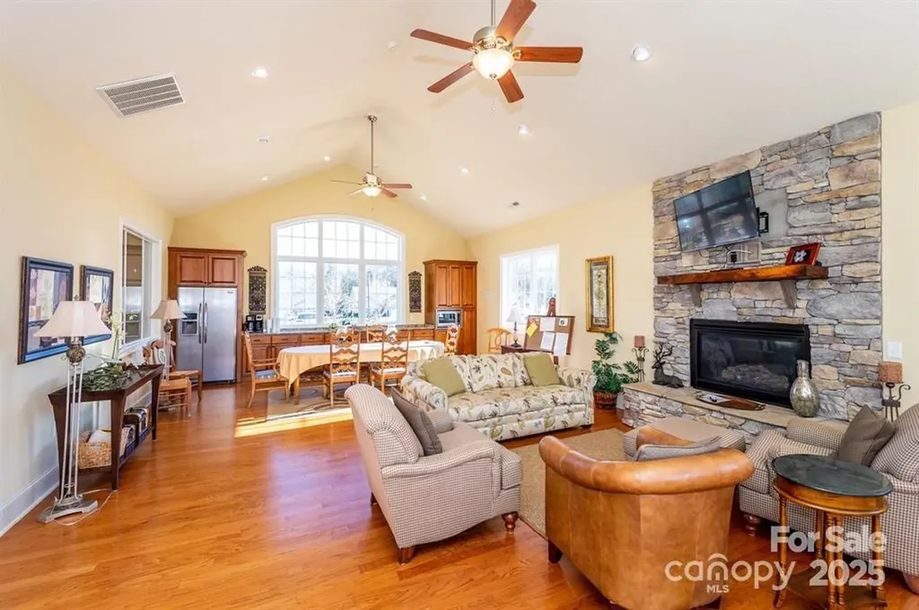 2637 Bowden Lane Hendersonville NC 28792