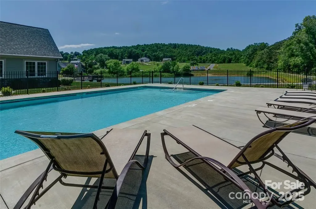 2637 Bowden Lane Hendersonville NC 28792