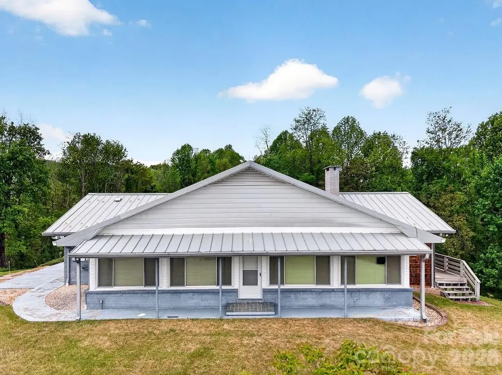 5481 Greenville Highway Zirconia NC 28790
