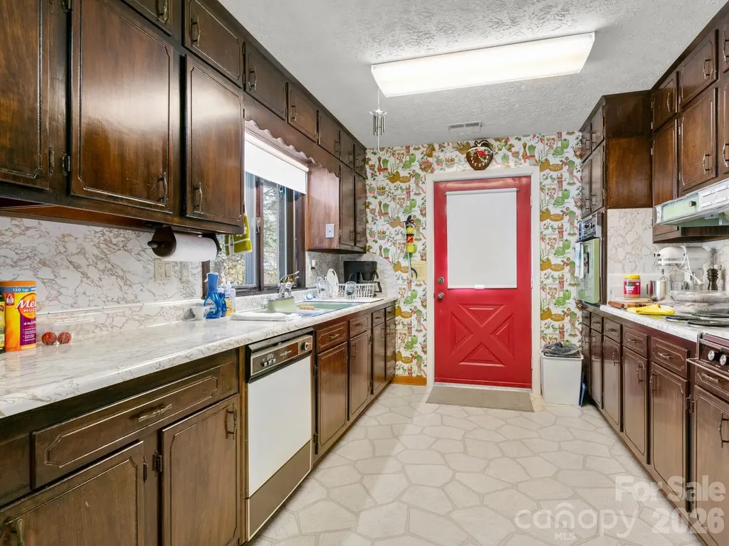 5481 Greenville Highway Zirconia NC 28790