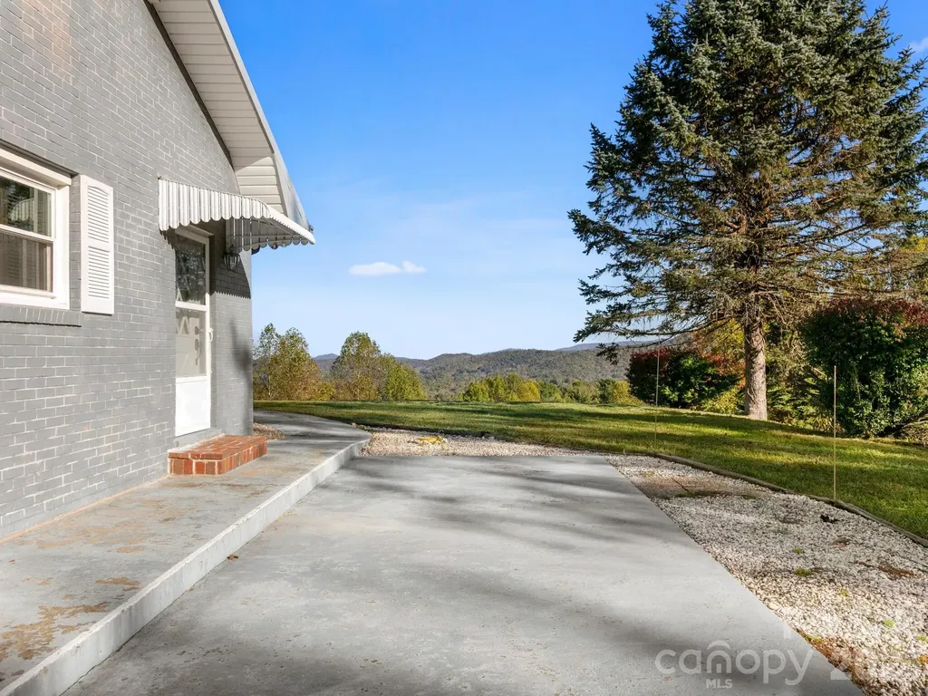 5481 Greenville Highway Zirconia NC 28790