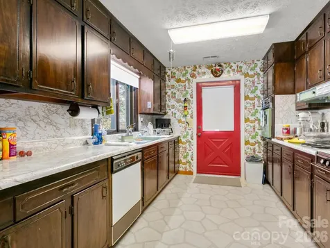 5481 Greenville Highway Zirconia NC 28790