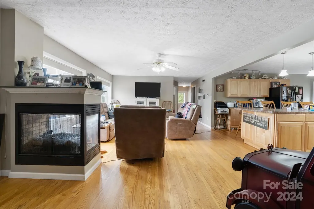 6 Sanderson Street Hayesville NC 28904