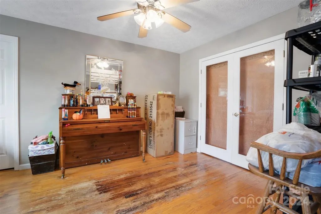 6 Sanderson Street Hayesville NC 28904