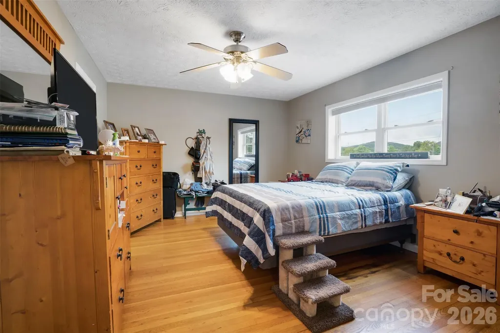 6 Sanderson Street Hayesville NC 28904