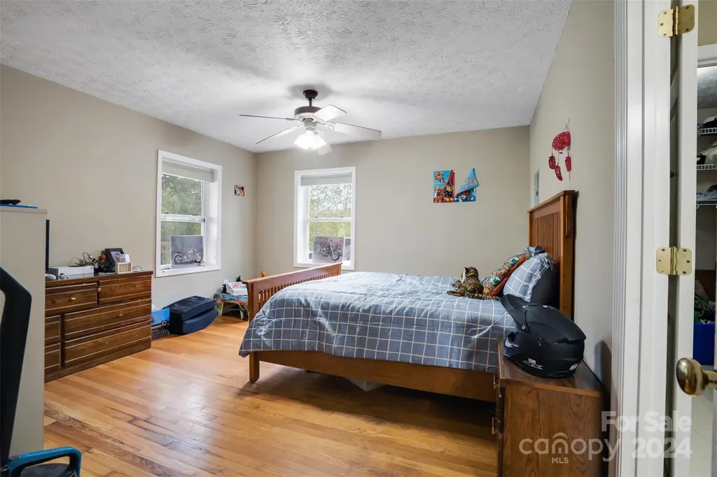 6 Sanderson Street Hayesville NC 28904