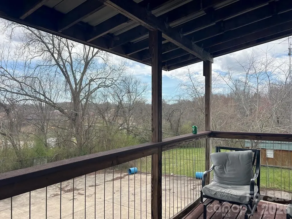 6 Sanderson Street Hayesville NC 28904