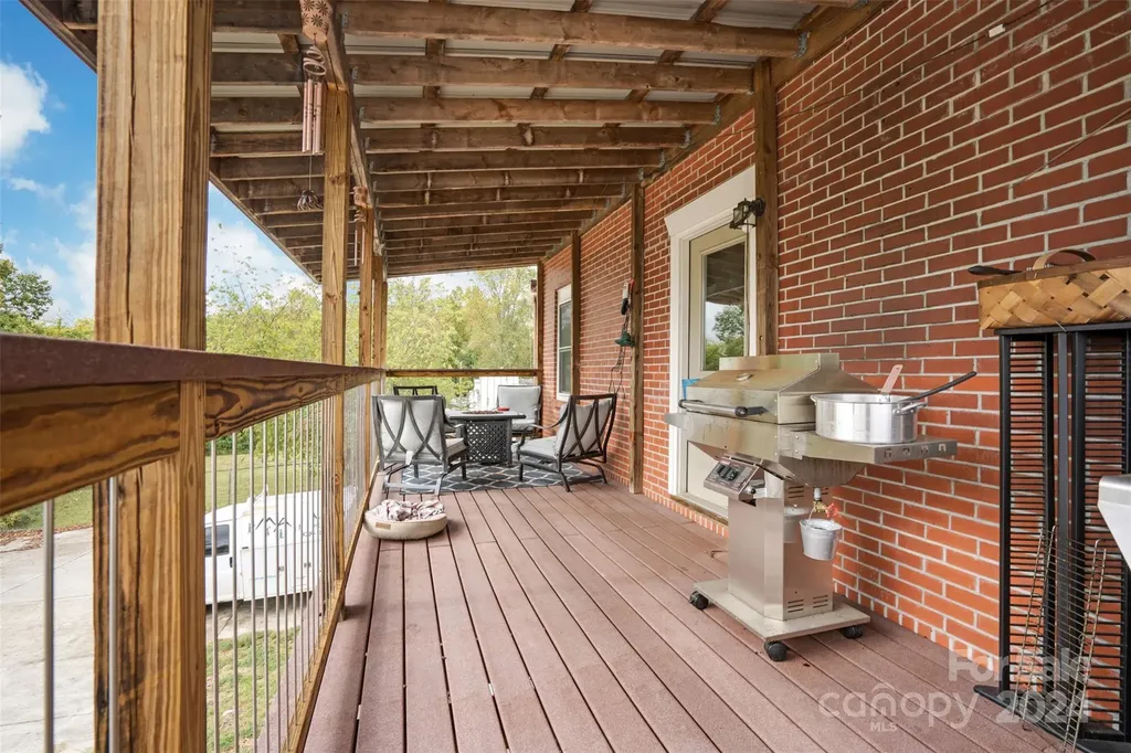 6 Sanderson Street Hayesville NC 28904