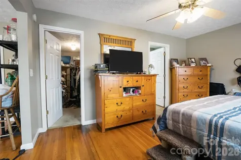 6 Sanderson Street Hayesville NC 28904