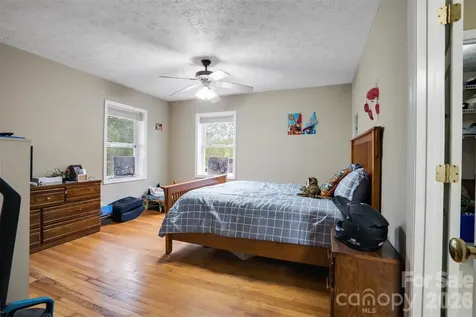 6 Sanderson Street Hayesville NC 28904